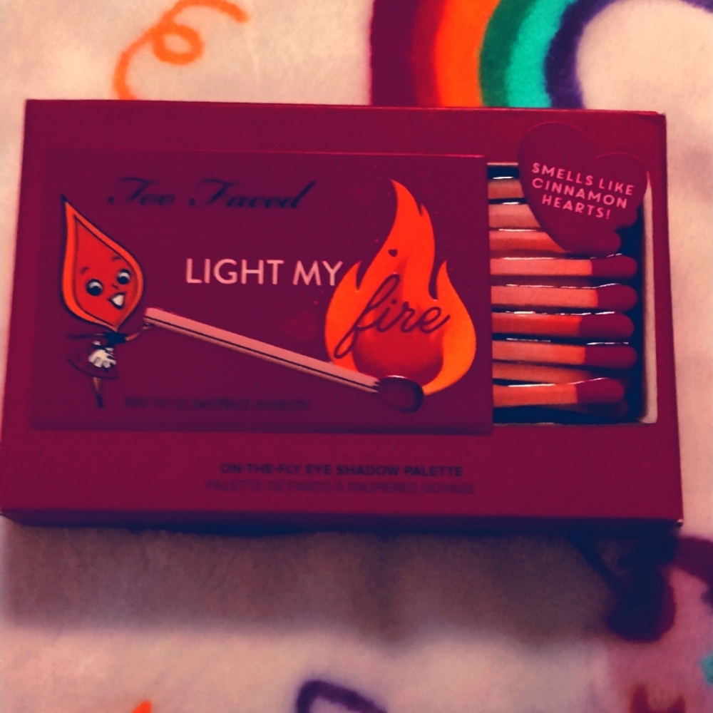 Too Faced mini Light my fire pallet